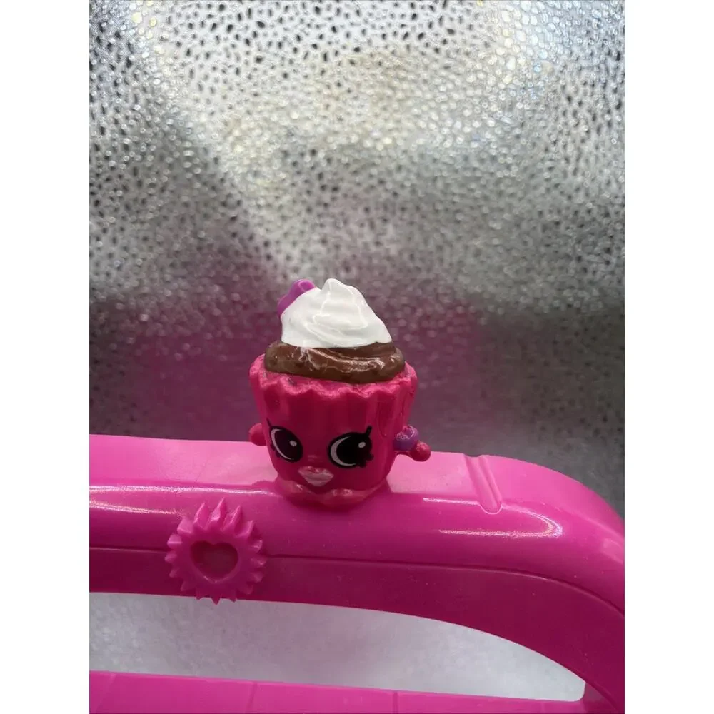 Shopkins Red Velvet Cupcake Cupcake Queen Cafe Exclusive #CCQ_2 Season 4